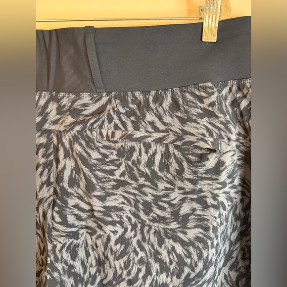 NWT Athleta Women’s Trekkie North NVLX Printed Shorts - Size 20 - Picture 5 of 9